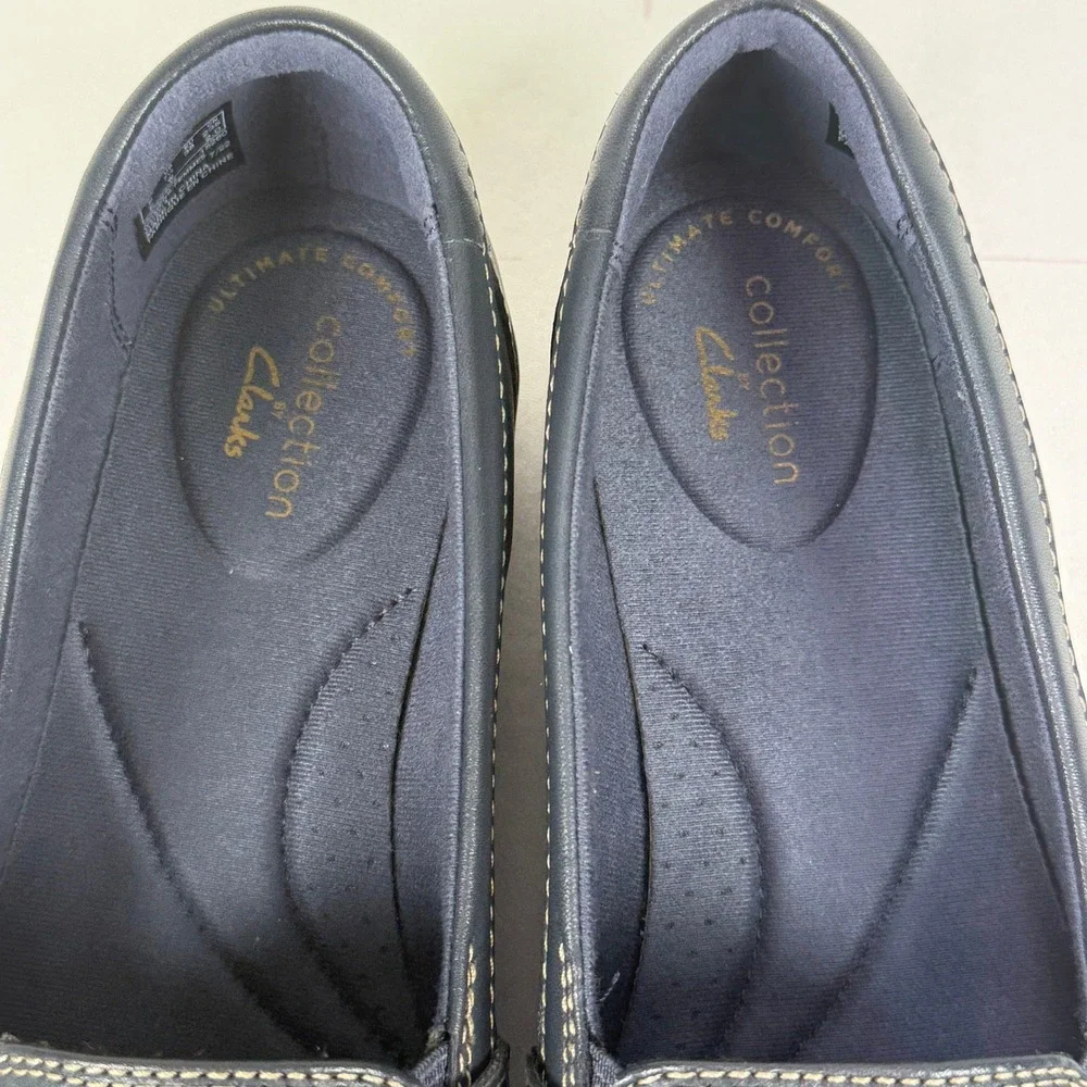 Clarks Ashland Bubble Loafers Womens 7.5 Wide Navy Leather Slip On Tassel